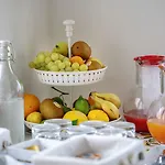 Bed & Breakfast Lemon Factor