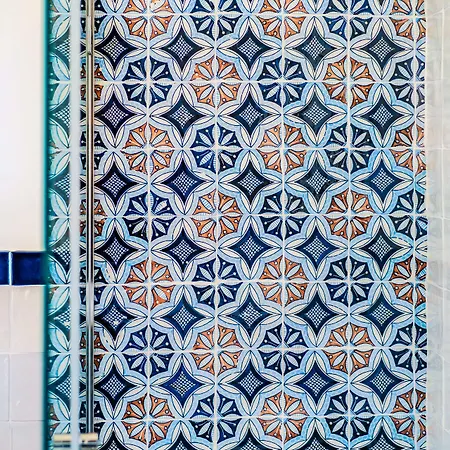 Bed & Breakfast Lemon Factor 4*