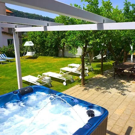 Bed & Breakfast Lemon Factor