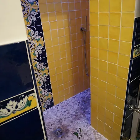 Bed & Breakfast Lemon Factor