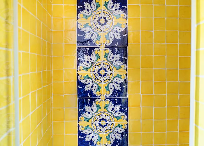 Bed and Breakfast Lemon Factor