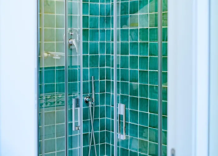 Bed & Breakfast Lemon Factor